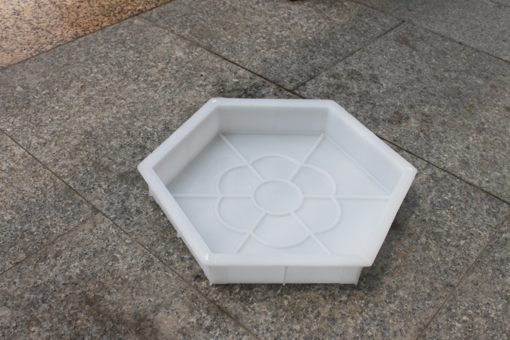 實心護(hù)坡模具和空心護(hù)坡模具實際應(yīng)用