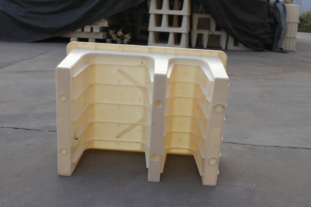 水泥U型槽模具廠家因具備的專業(yè)素質